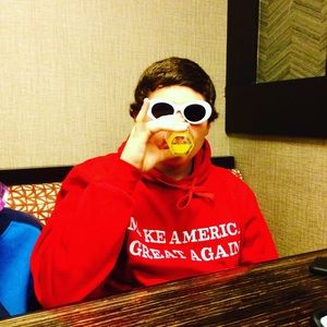 Meet your Posher, Levi